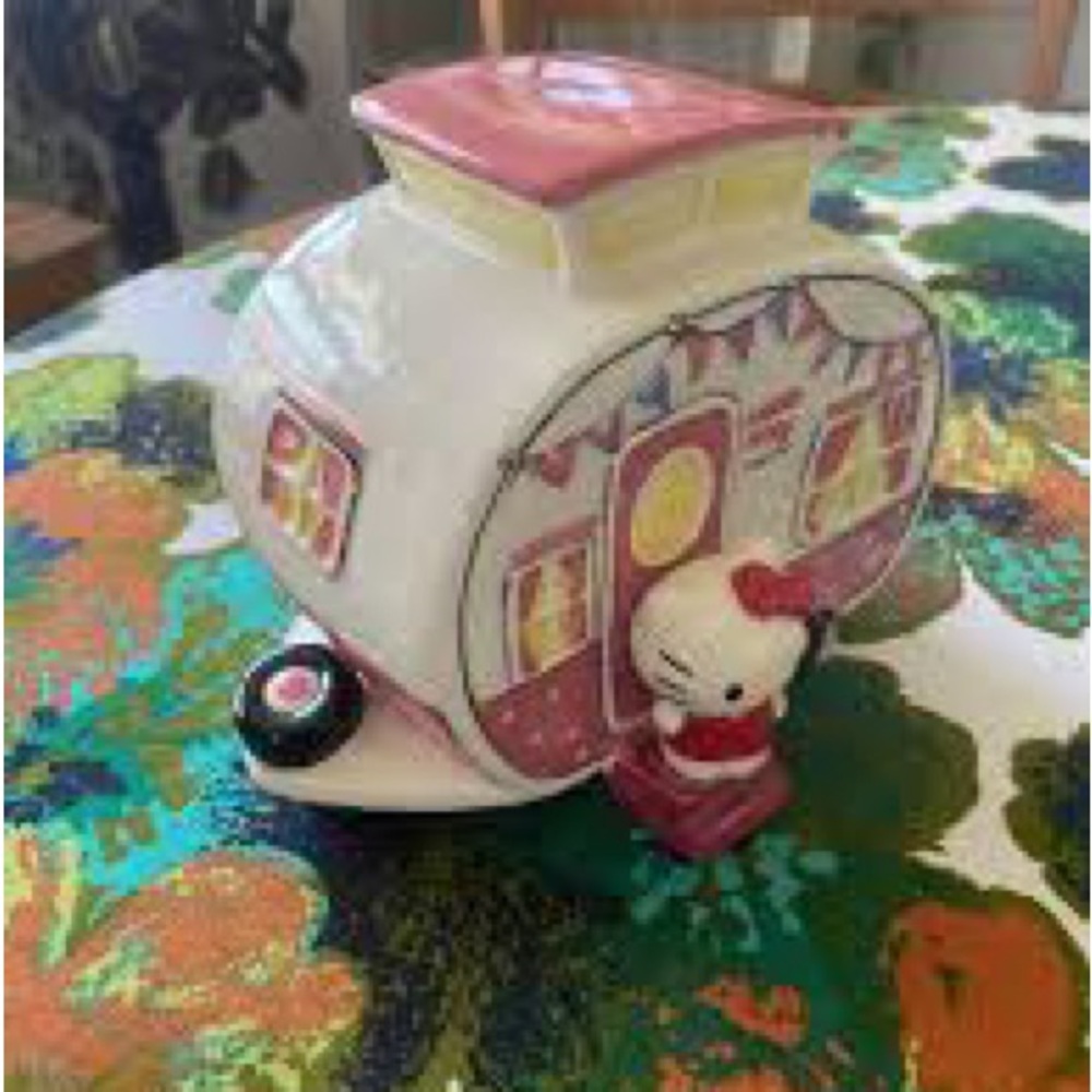 Hello kitty camper - Picture 2 of 3